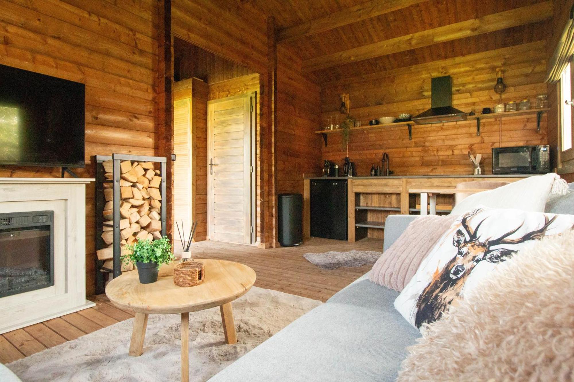 Old Deer Lodge By Neeltje Soet Mierlo Exterior photo
